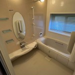 清潔感のある浴室内部。