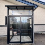 強風や雨雪から出入りを守る、風除室付き。(玄関)